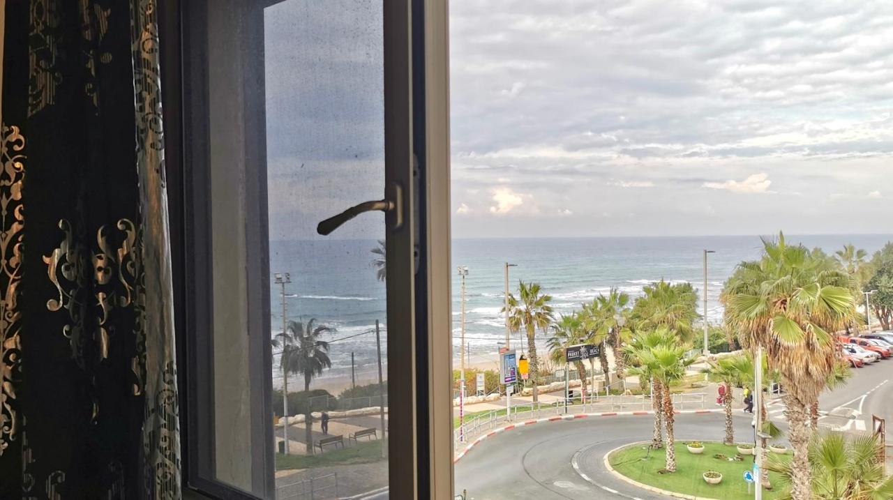 Lovely Apartment With Sea View Bat Yam Exterior foto